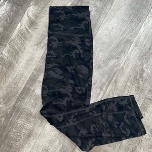 Fabletics Camo High Waisted Powerhold 7/8 leggings